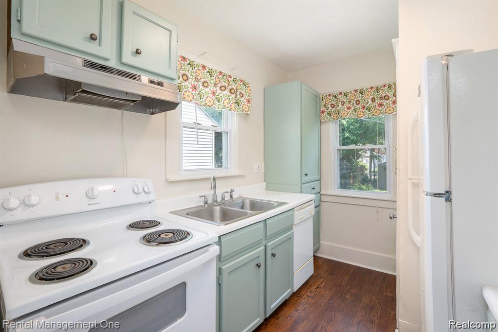 838 Pinecrest Drive, Ferndale, MI 48220 — Photo 9