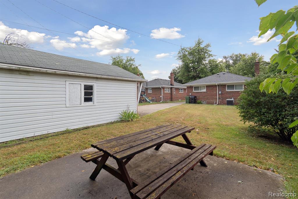 7868 Robinson Avenue, Allen Park, MI 48101 — Photo 35