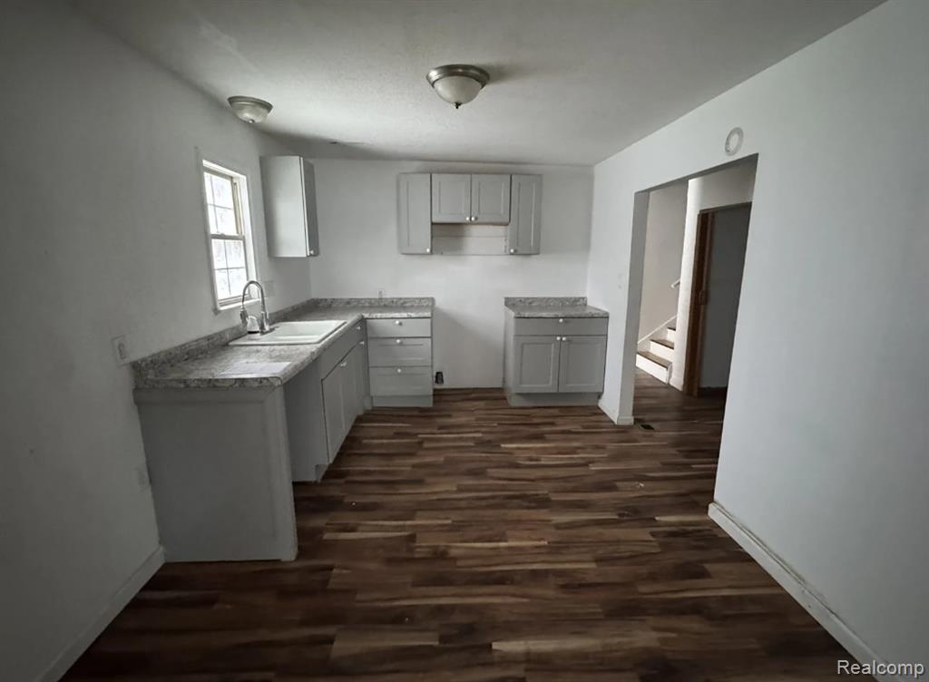 2099 Brady Avenue, Burton, MI 48529 — Photo 3