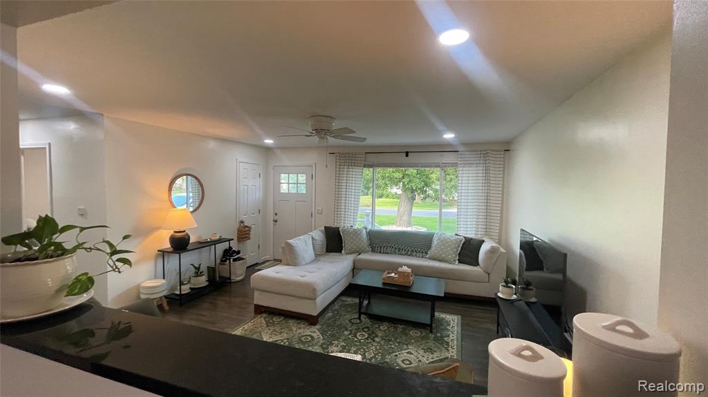 2966 Burlington Drive, Buena Vista, MI 48601 — Photo 32