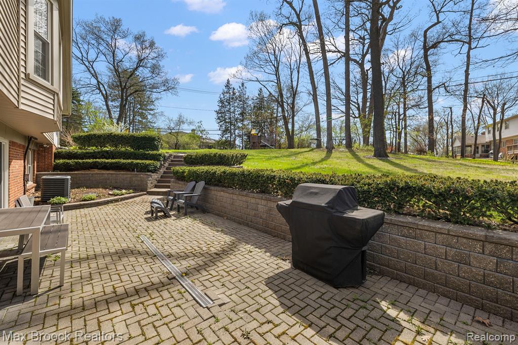 4384 SUNNINGDALE Drive, Bloomfield Hills, MI 48302 — Photo 49