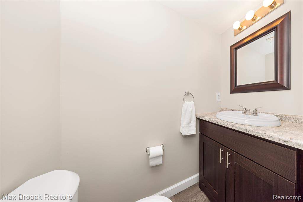 31139 COUNTRY, Farmington Hills, MI 48331 — Photo 25