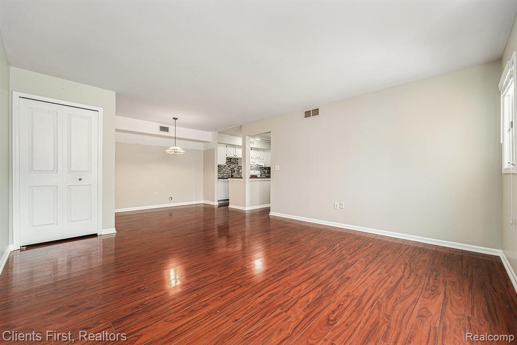 164 PINEWOOD Drive, Plymouth, MI 48170 — Photo 8