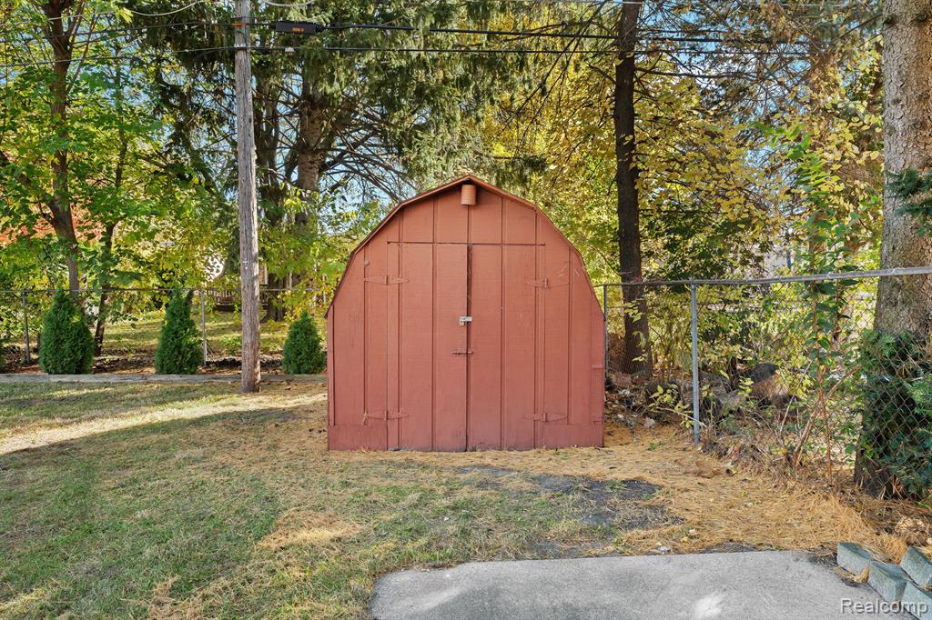 8946 OPORTO Street, Livonia, MI 48150 — Photo 9