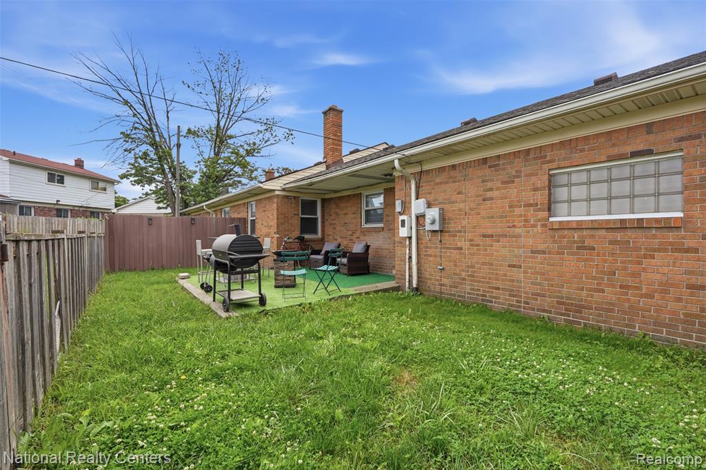 8345 Sirron Street, Detroit, MI 48234 — Photo 17