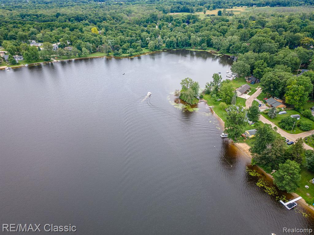 253 Delaware Road, Whitmore Lake, MI 48189 — Photo 33