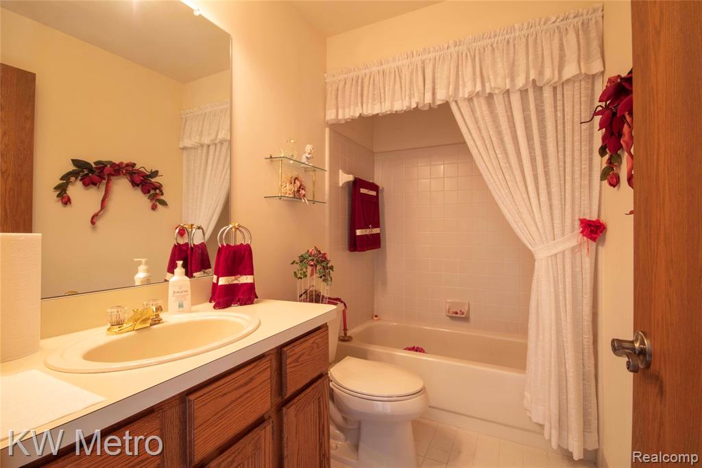 42664 Jason Court, 88, Sterling Heights, MI 48313 — Photo 12