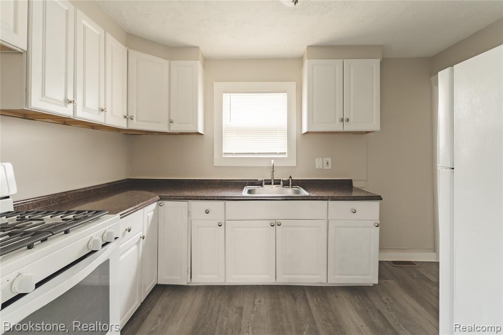 212 Sanderson Avenue, Pontiac, MI 48341 — Photo 10
