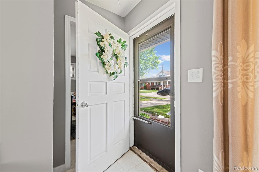 8153 Dale, Center Line, MI 48015 — Photo 4