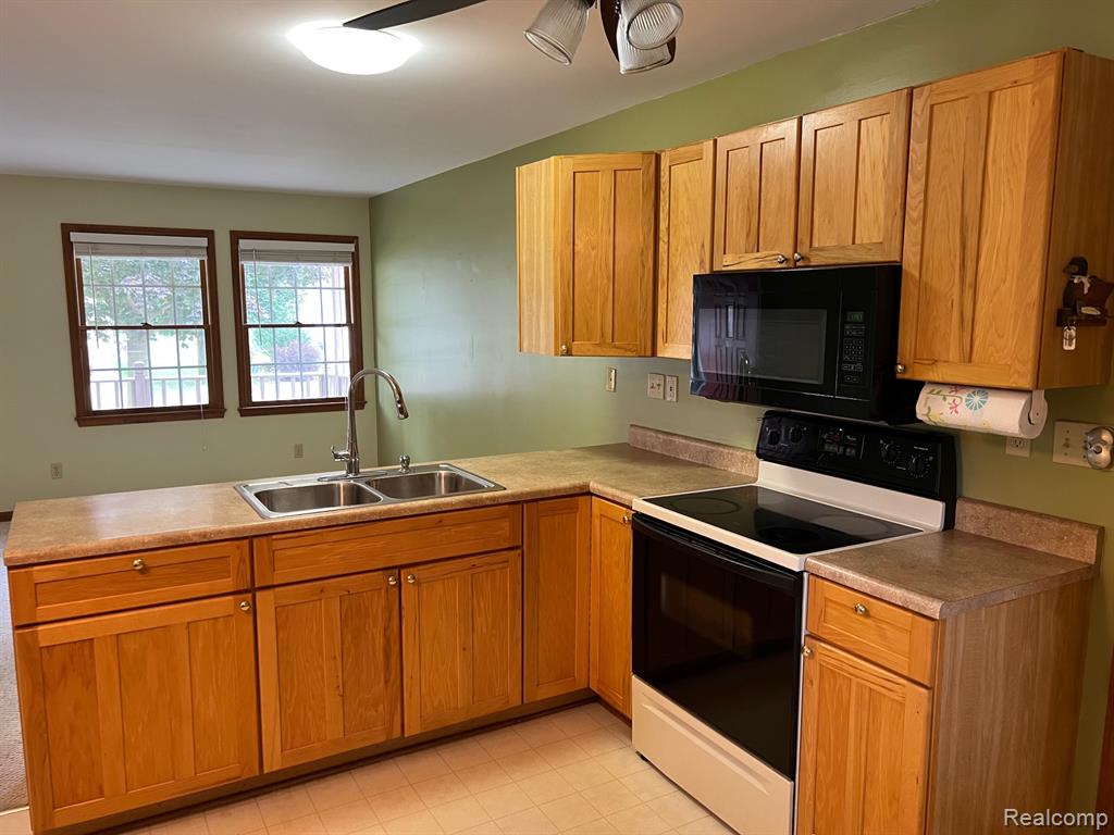 817 Lamoreaux Drive, Lapeer, MI 48446 — Photo 6