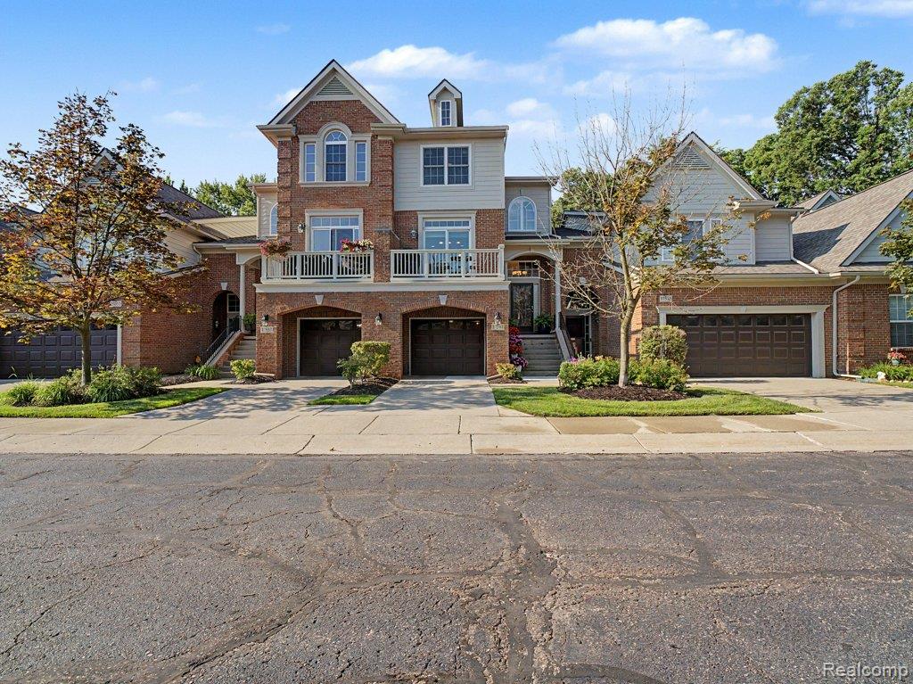 37561 Newburgh Park Circle, Livonia, MI 48152