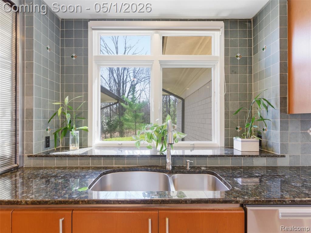 8390 Warwick Groves Court, Grand Blanc, MI 48439 — Photo 24