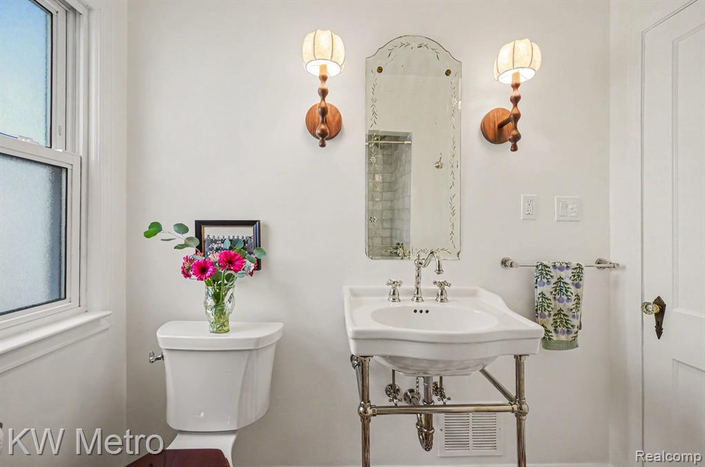 615 Royal Avenue, Royal Oak, MI 48073 — Photo 13