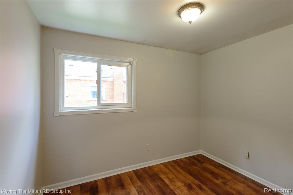 4666 ROOSEVELT Boulevard, Dearborn Heights, MI 48125 — Photo 17