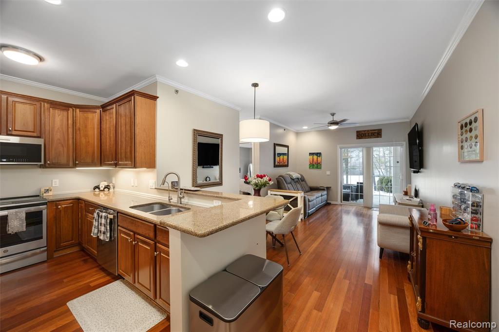 6600 Trillium Village Lane, 7, Clarkston, MI — Photo 2