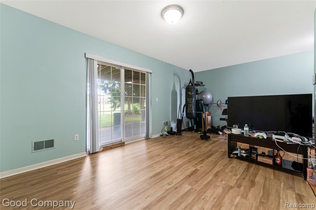 4742 Maddie Lane, Dearborn, MI 48126 — Photo 37