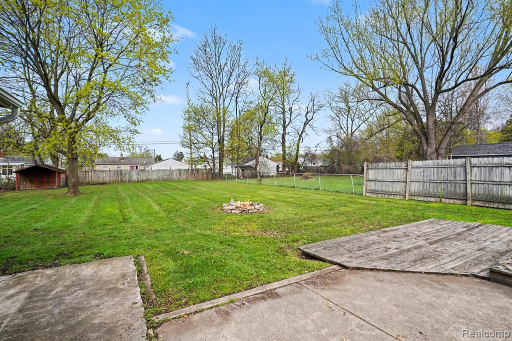 717 Oak Park Drive, Fenton, MI 48430 — Photo 12