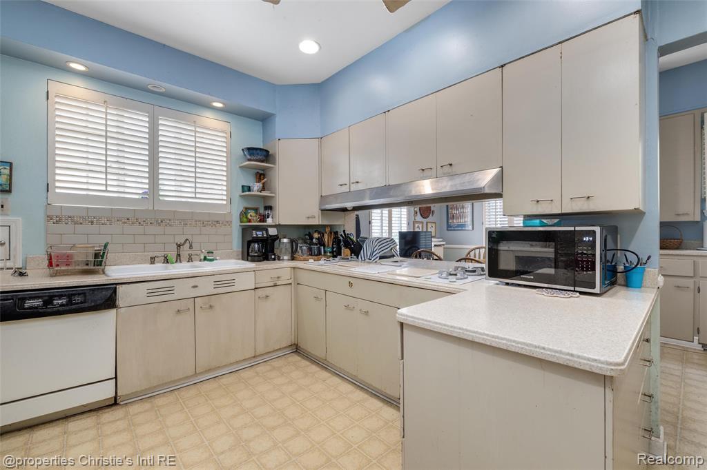1686 Balmoral Drive, Detroit, MI 48203 — Photo 19