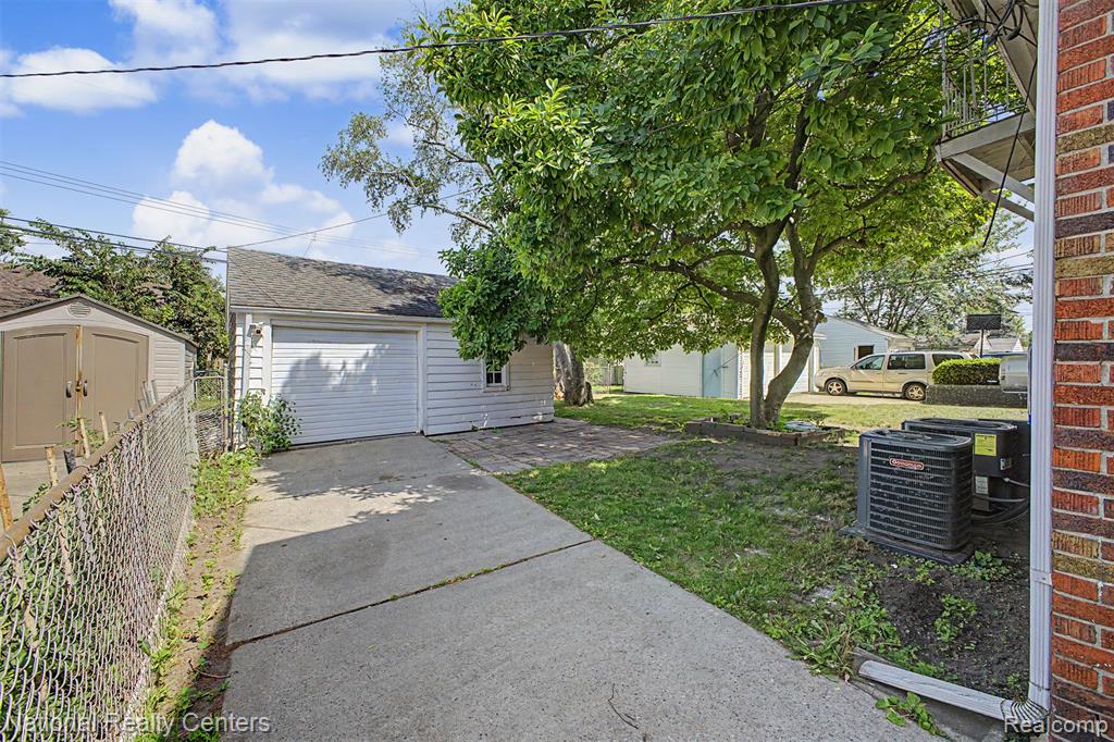 6348 Coleman Street, Dearborn, MI 48126 — Photo 38