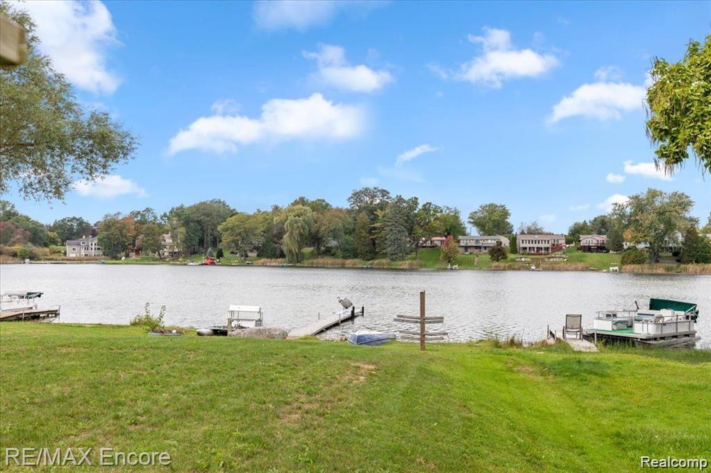 662 LAWSON Drive, Lake Orion, MI 48362 — Photo 35
