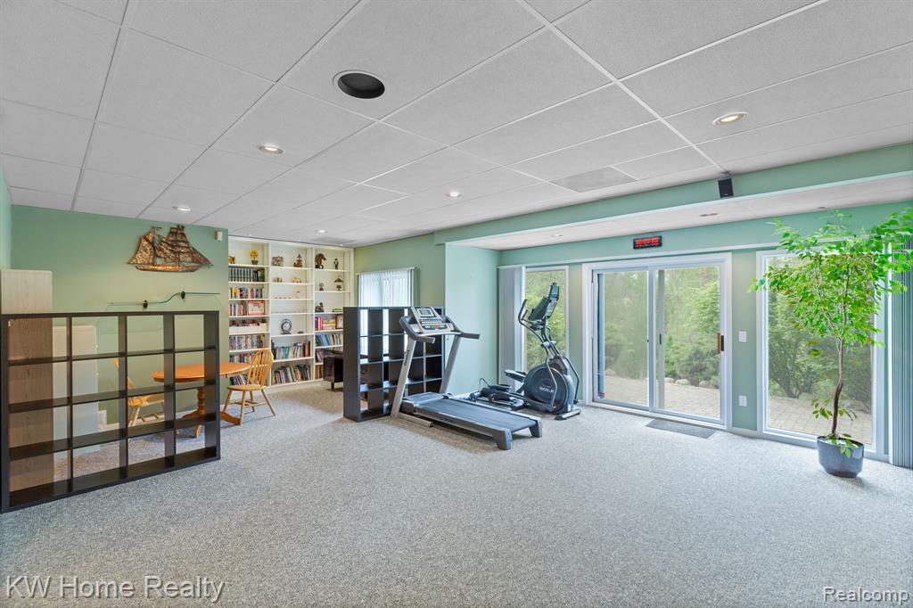 4958 COUNTRYSIDE Drive, West Bloomfield, MI 48323 — Photo 36