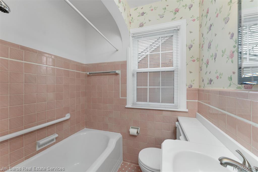 1525 Hollywood Avenue, Grosse Pointe Woods, MI 48236 — Photo 11