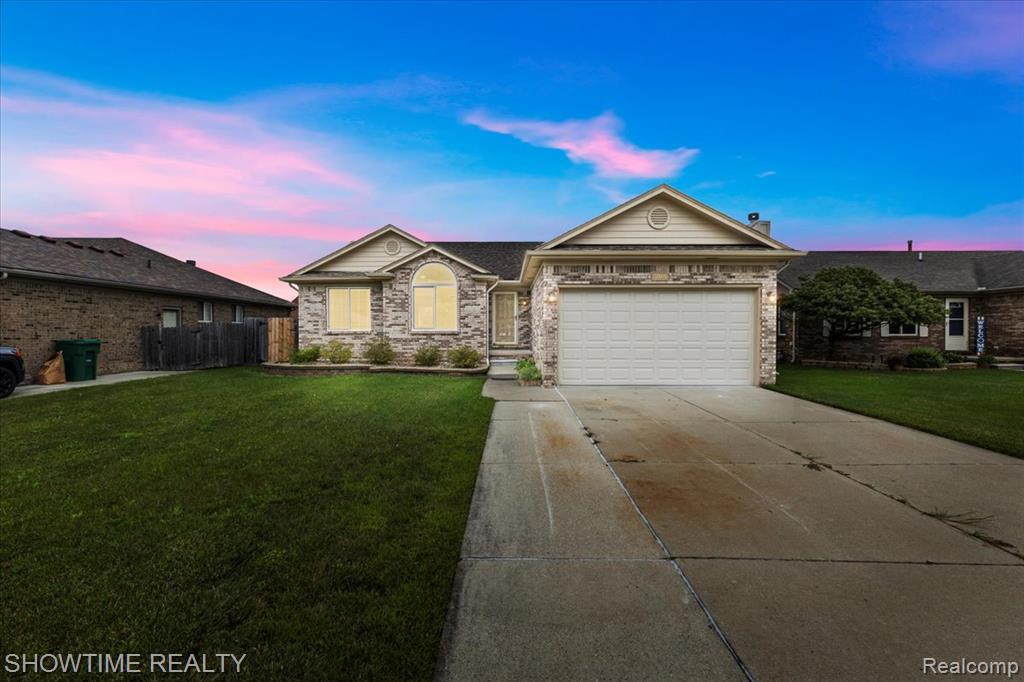 46132 Royal Drive, Chesterfield, MI — Photo 2