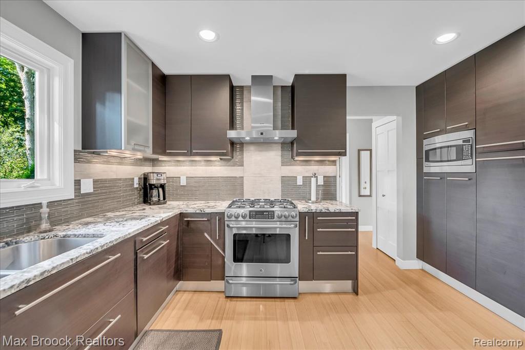 7015 Scenic Ridge Drive, Clarkston, MI — Photo 16
