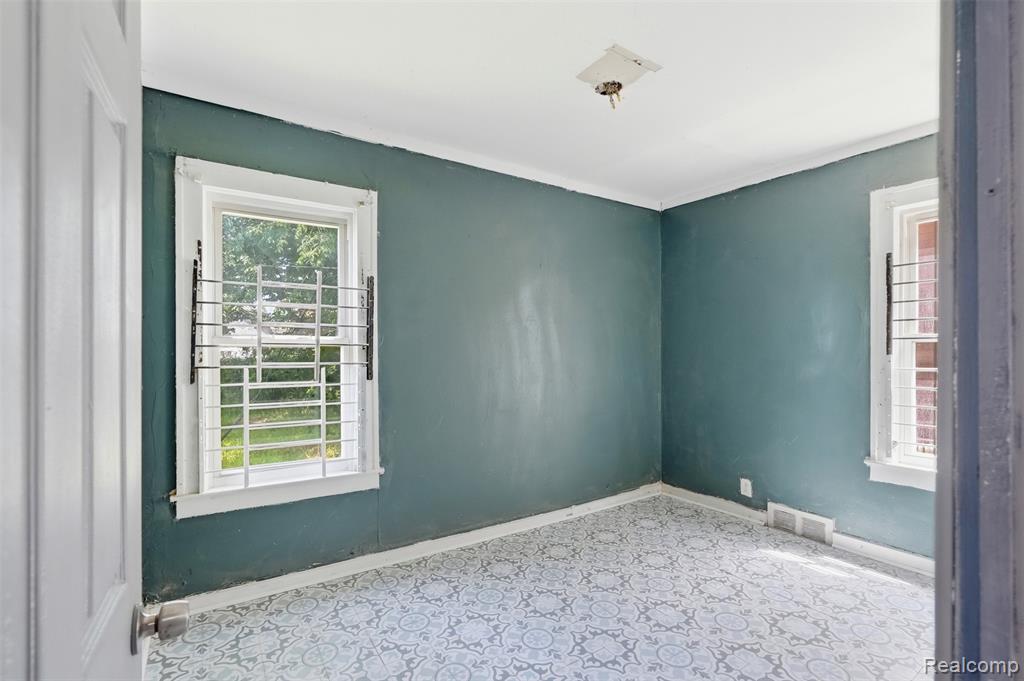 9388 Ward Street, Detroit, MI 48228 — Photo 12