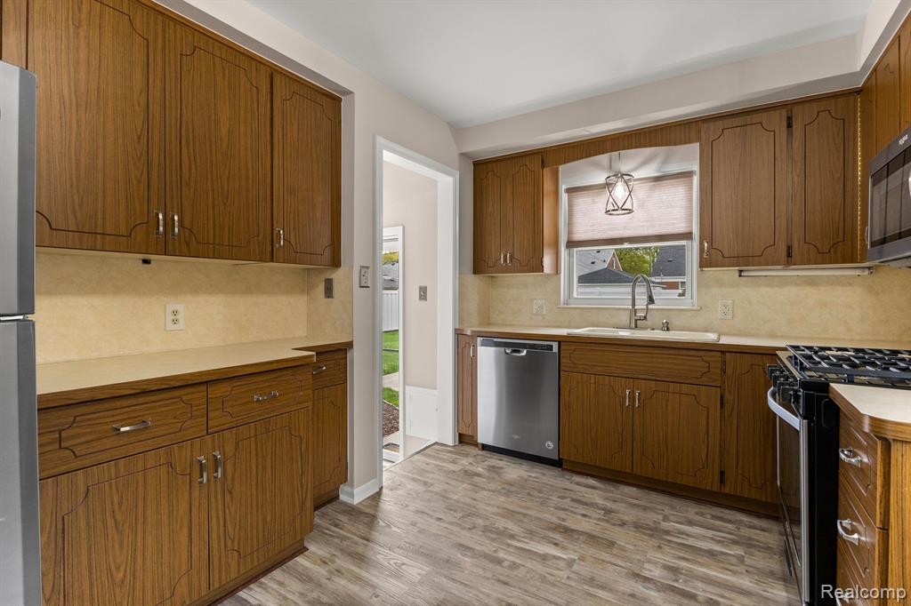 9280 REECK Road, Allen Park, MI 48101 — Photo 17