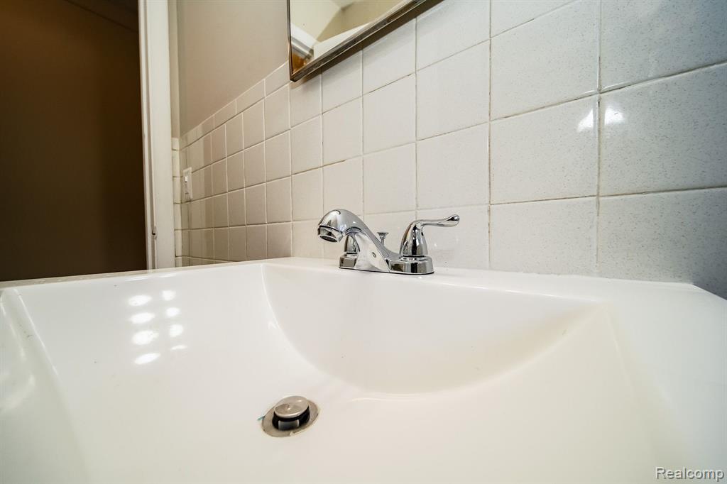 46269 HULING Street, Shelby Twp, MI 48317 — Photo 27
