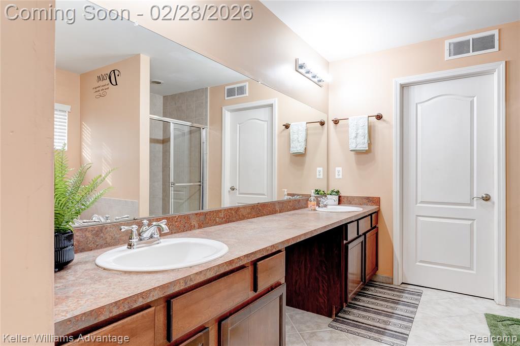 27455 Harrington Way, Novi, MI — Photo 23
