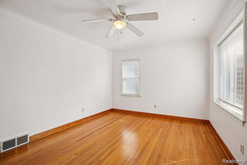553 E Annabelle Avenue, Hazel Park, MI 48030 — Photo 4
