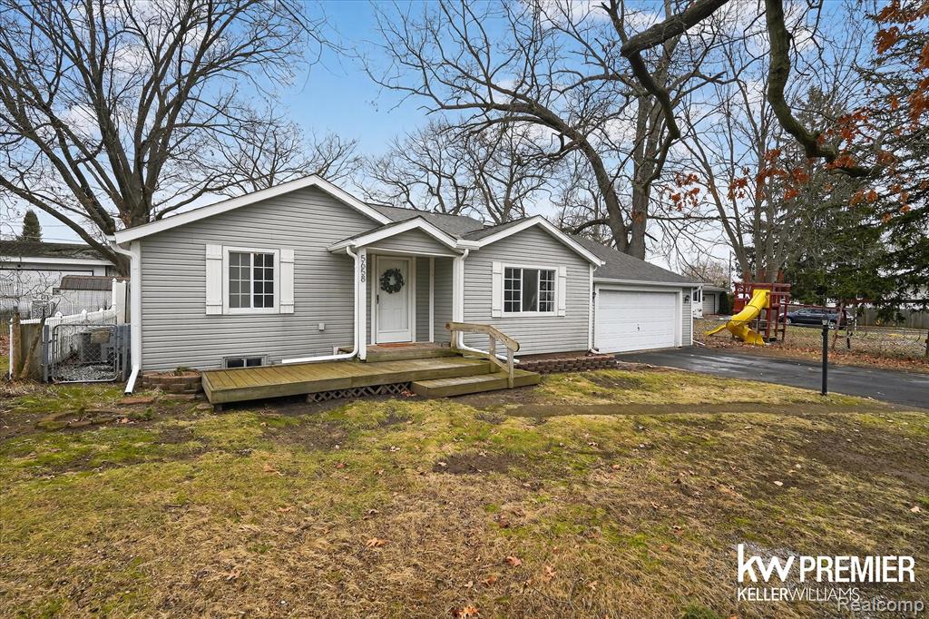 5658 Crescent Road, Waterford, MI 48327 — Photo 38
