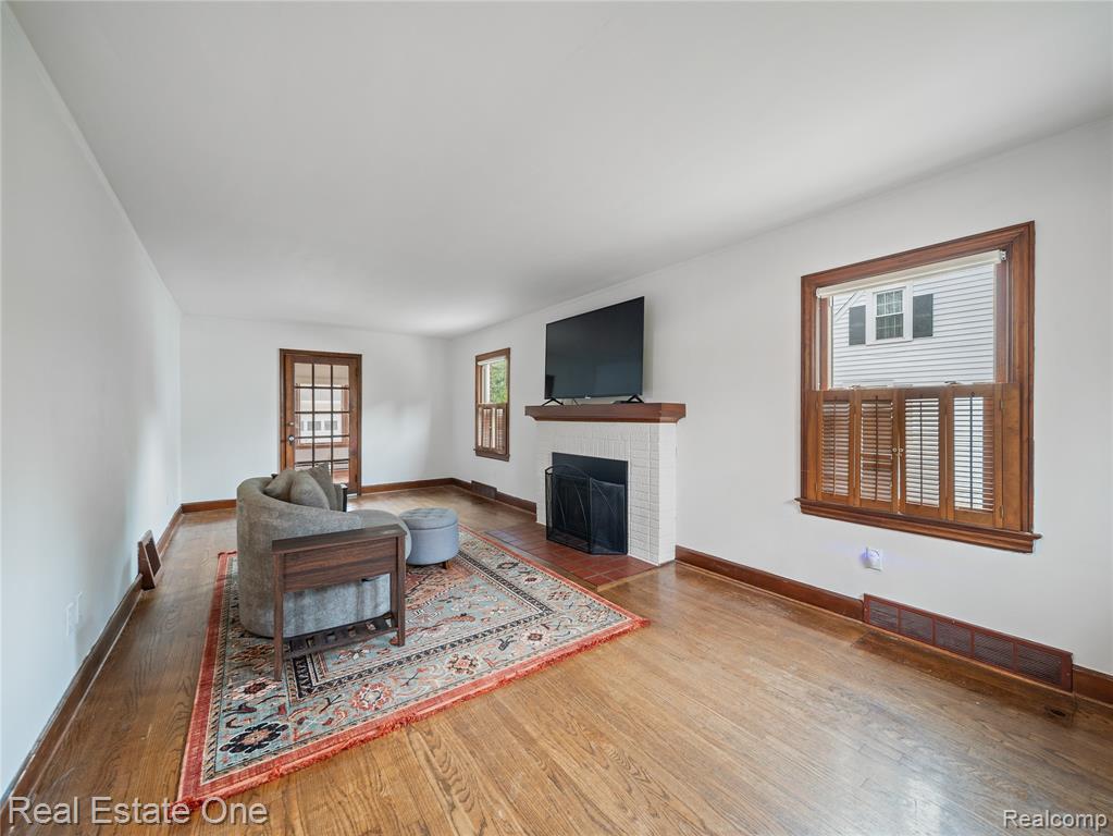 609 N Michigan Avenue, Howell, MI 48843 — Photo 3