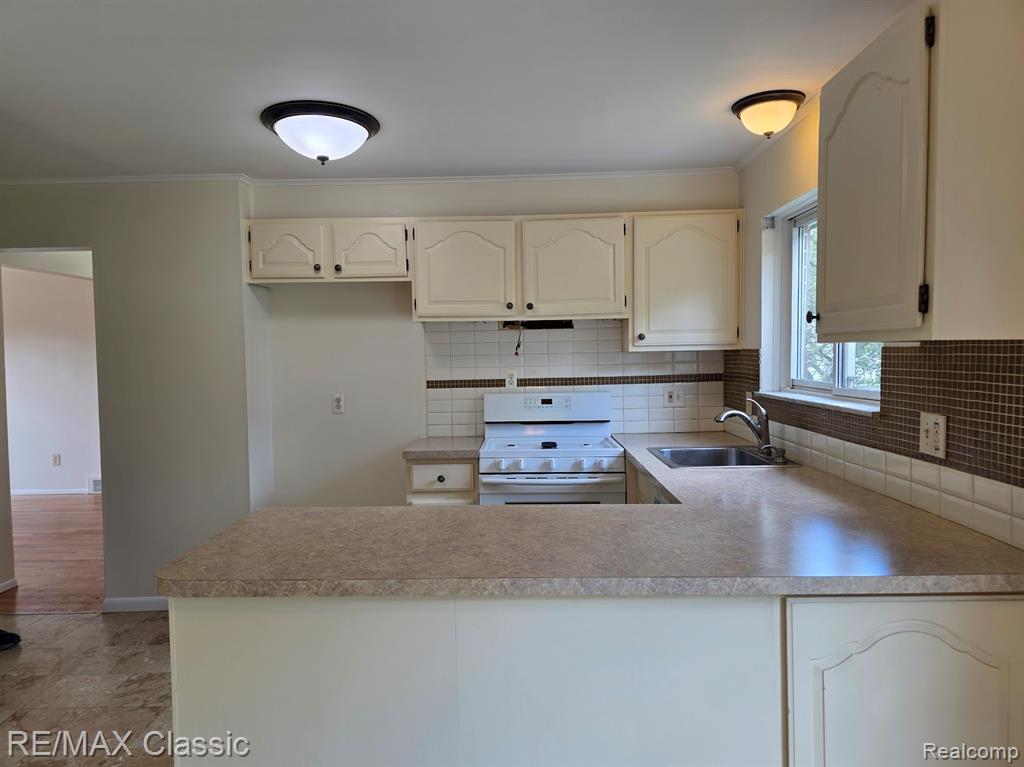 25714 Wexford Avenue, Warren, MI 48091 — Photo 8