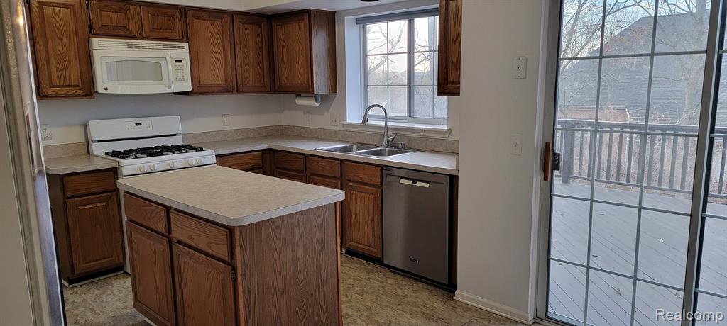 543 ARLINGTON Drive, Rochester Hills, MI 48307 — Photo 9