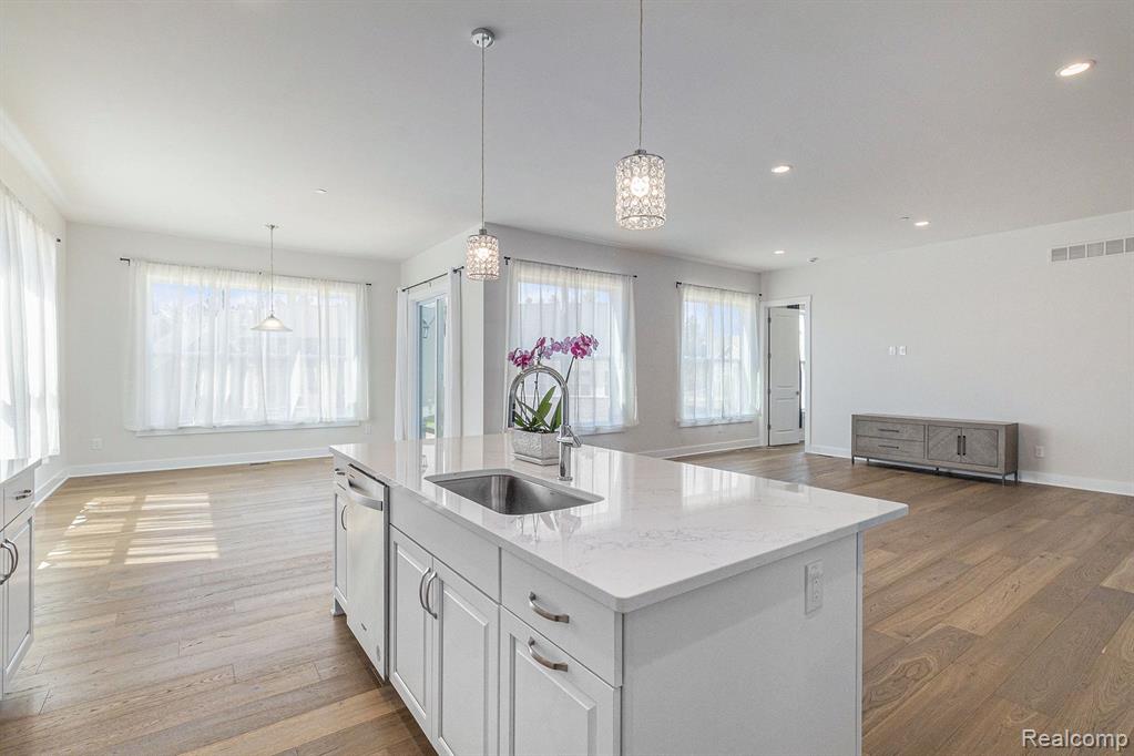 611 PINE Circle, Ann Arbor, MI 48105 — Photo 12