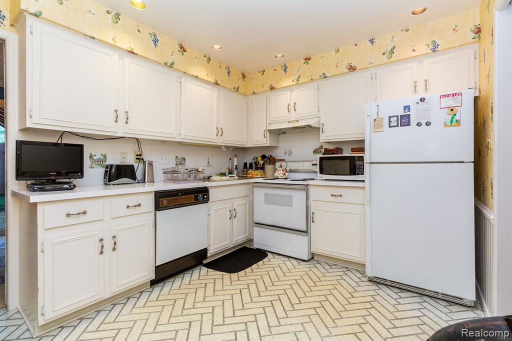 8337 Colony Drive, 1, Grosse Ile, MI 48138 — Photo 15