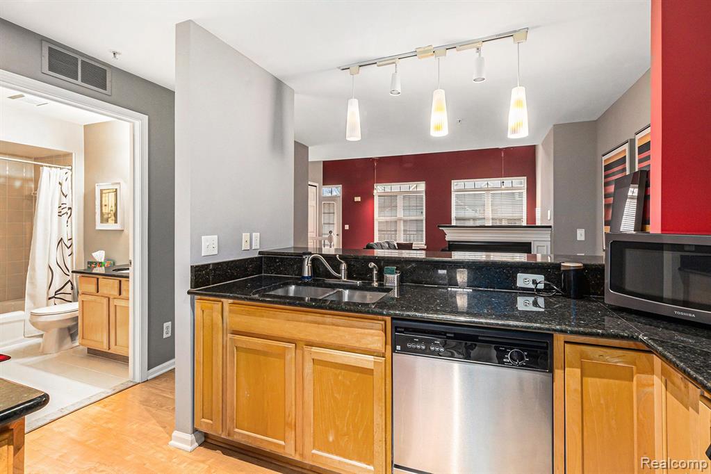 156 SANDY Lane, Walled Lake, MI 48390 — Photo 12