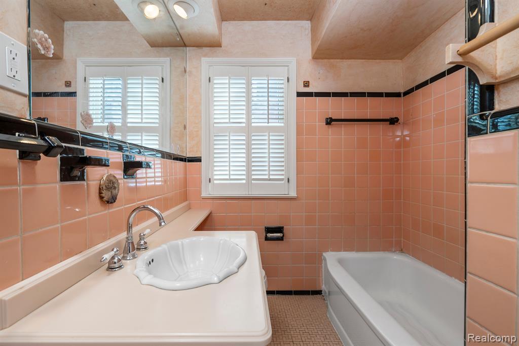 1239 WASHTENAW Avenue, Ypsilanti, MI 48197 — Photo 10