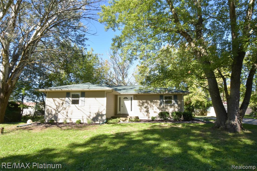 2471 Moore Place, Howell, MI 48843