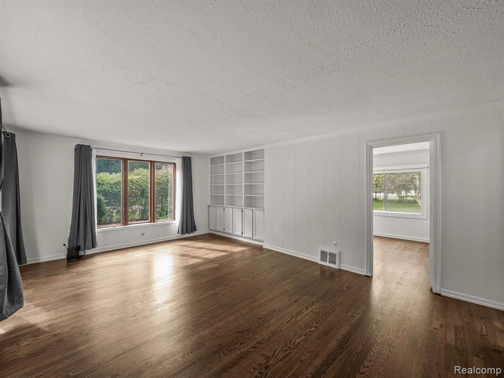 48070 SHELBY Road, Shelby Twp, MI 48317 — Photo 12