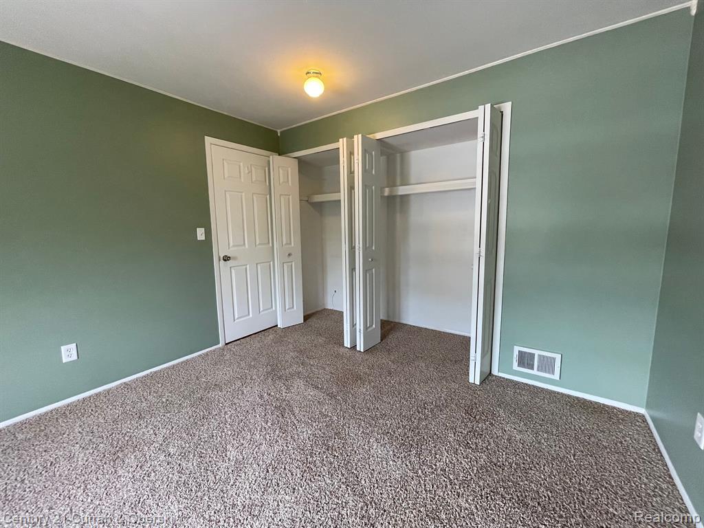 196 PRINCETON Drive, South Lyon, MI 48178 — Photo 12