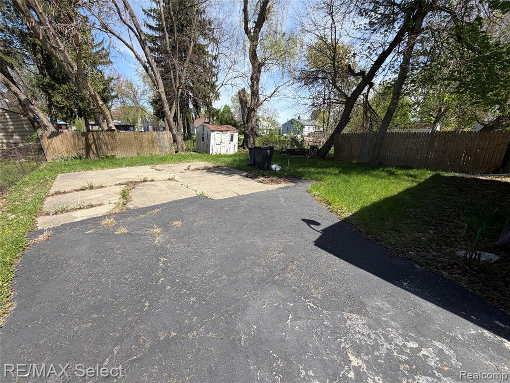 626 W Austin Avenue, Flint, MI 48505 — Photo 12