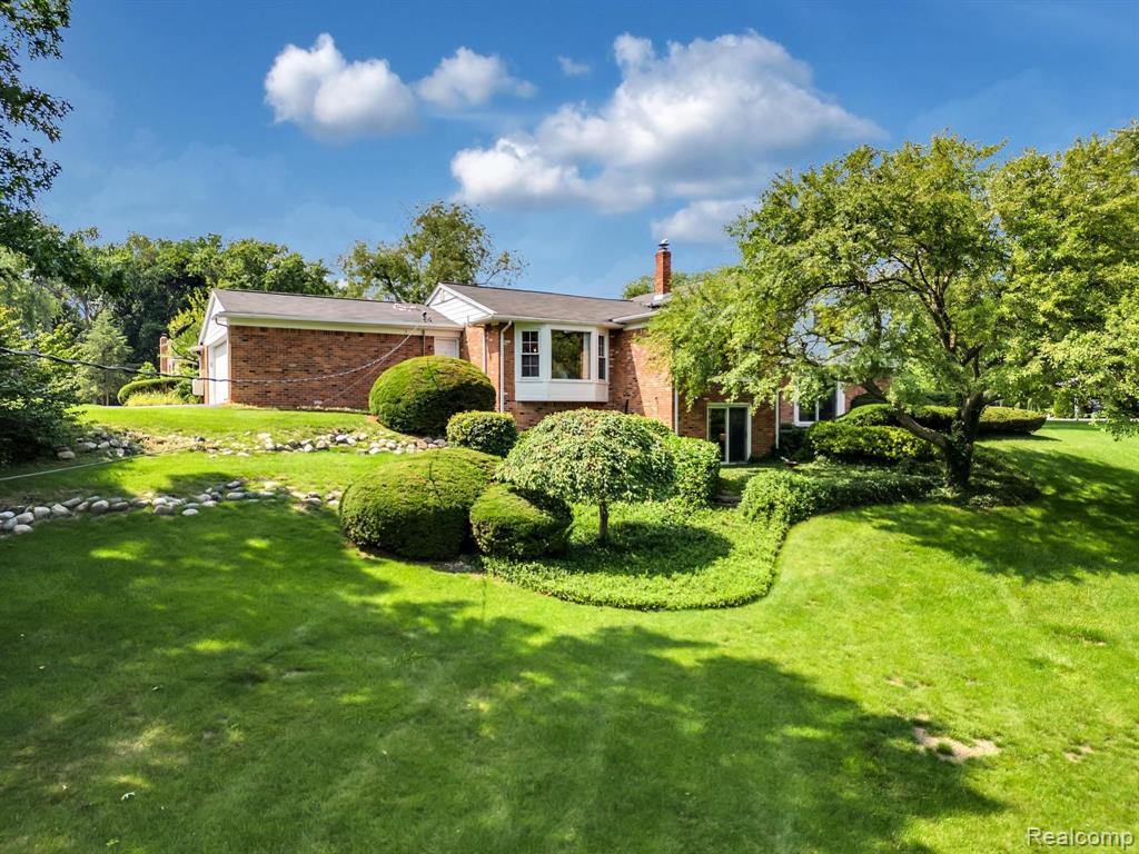 530 WHITEHALL Road, Bloomfield Hills, MI 48304 — Photo 57
