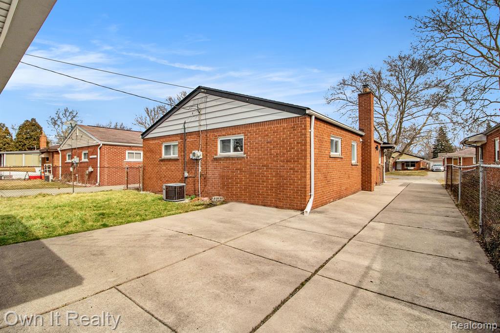 4992 MCKINLEY Street, Dearborn Heights, MI 48125 — Photo 23