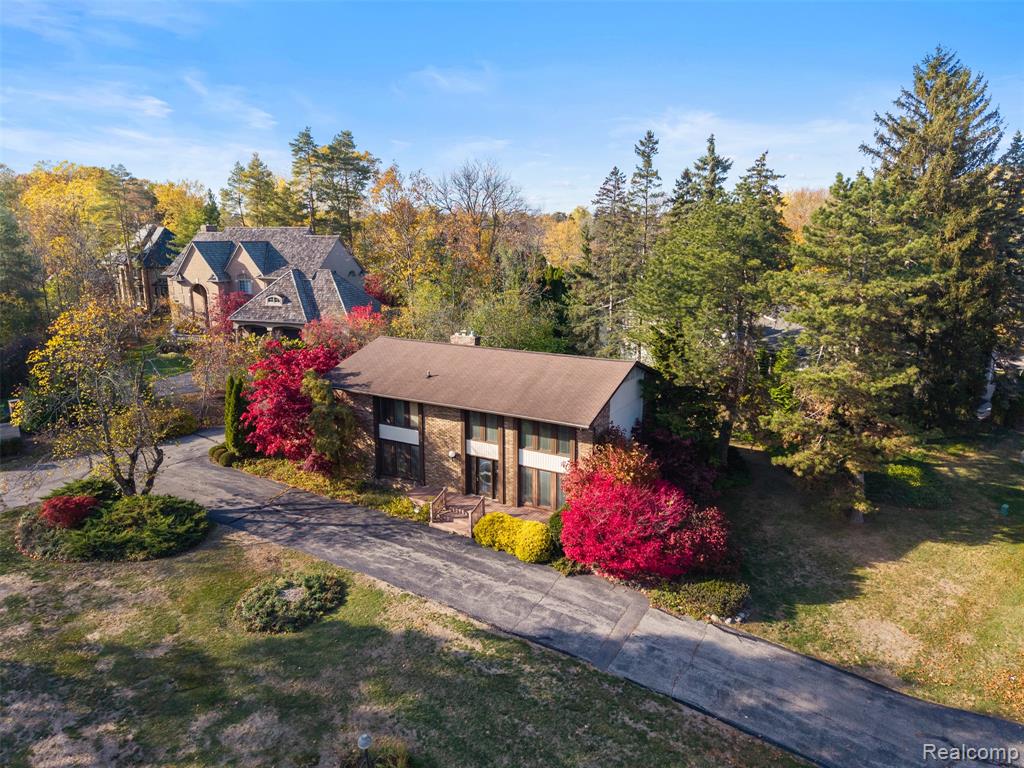 4724 Tara Court, West Bloomfield, MI 48323 — Photo 45
