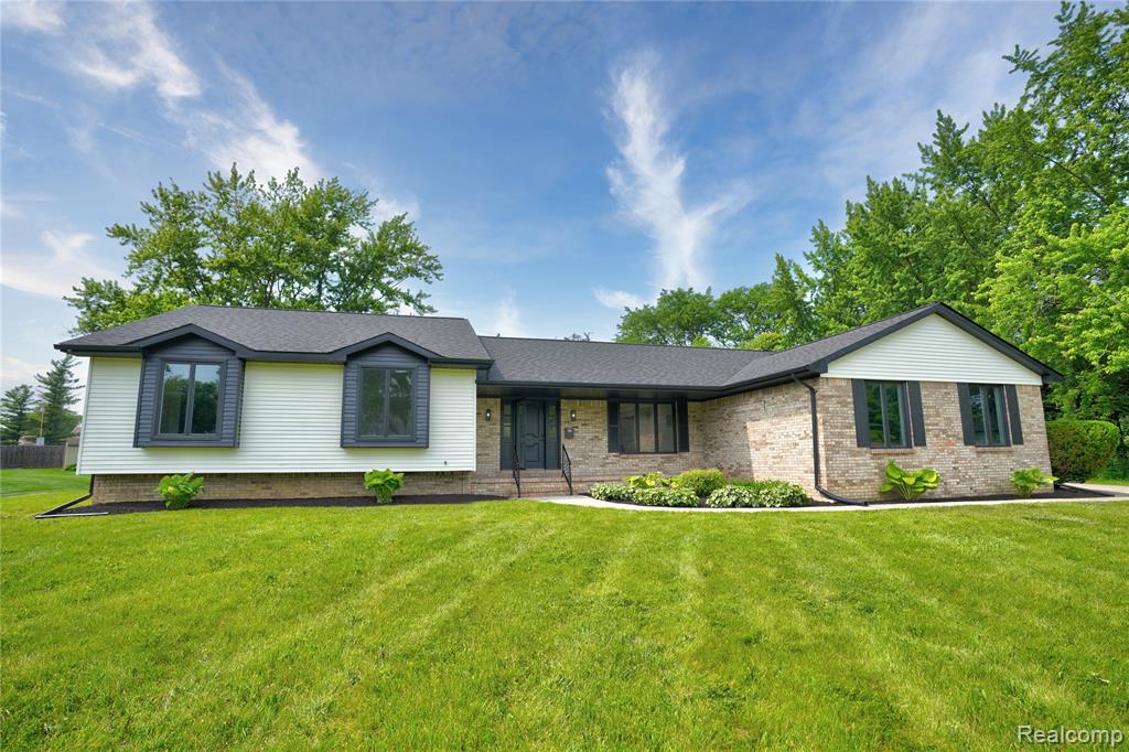 507 Charing Cross Drive, Grand Blanc, MI 48439 — Photo 10