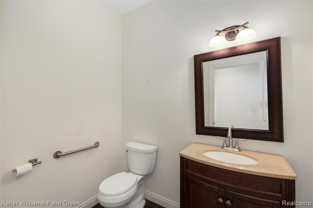 37580 Lakeshore Drive, Harrison Township, MI — Photo 24